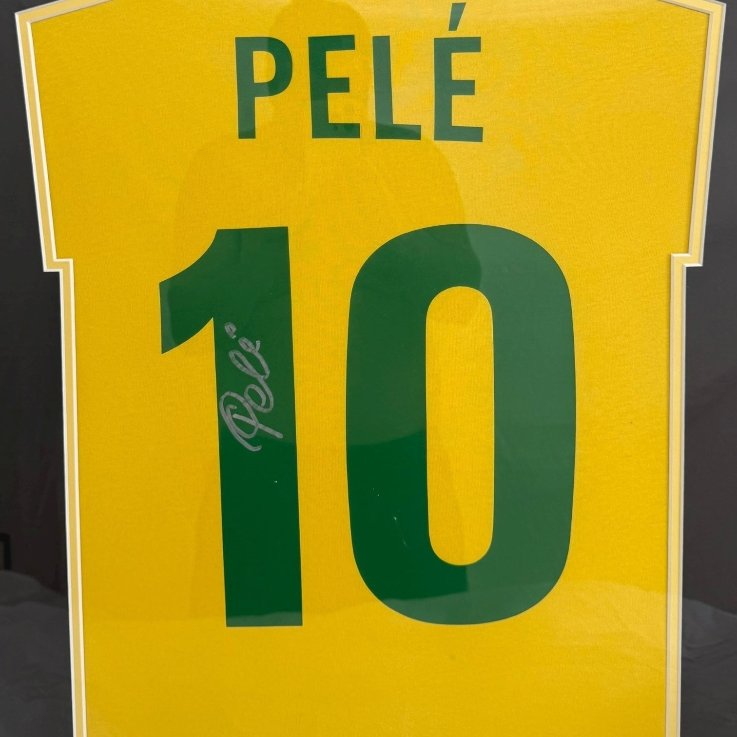 Camiseta de Brasil con autógrafo de Pelé original certificado enmarcada