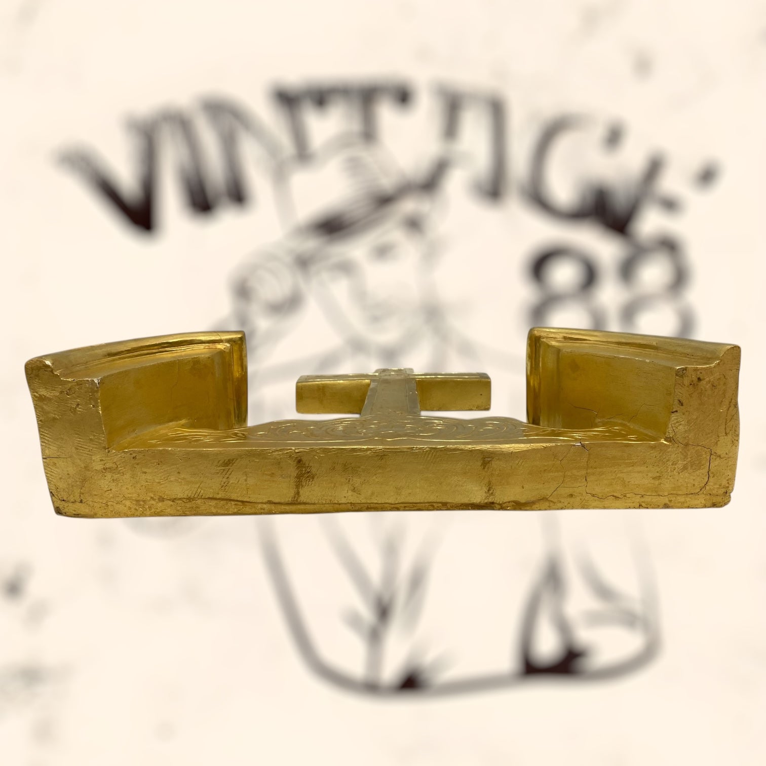 Cruz de madera acabada en pan de oro antigua