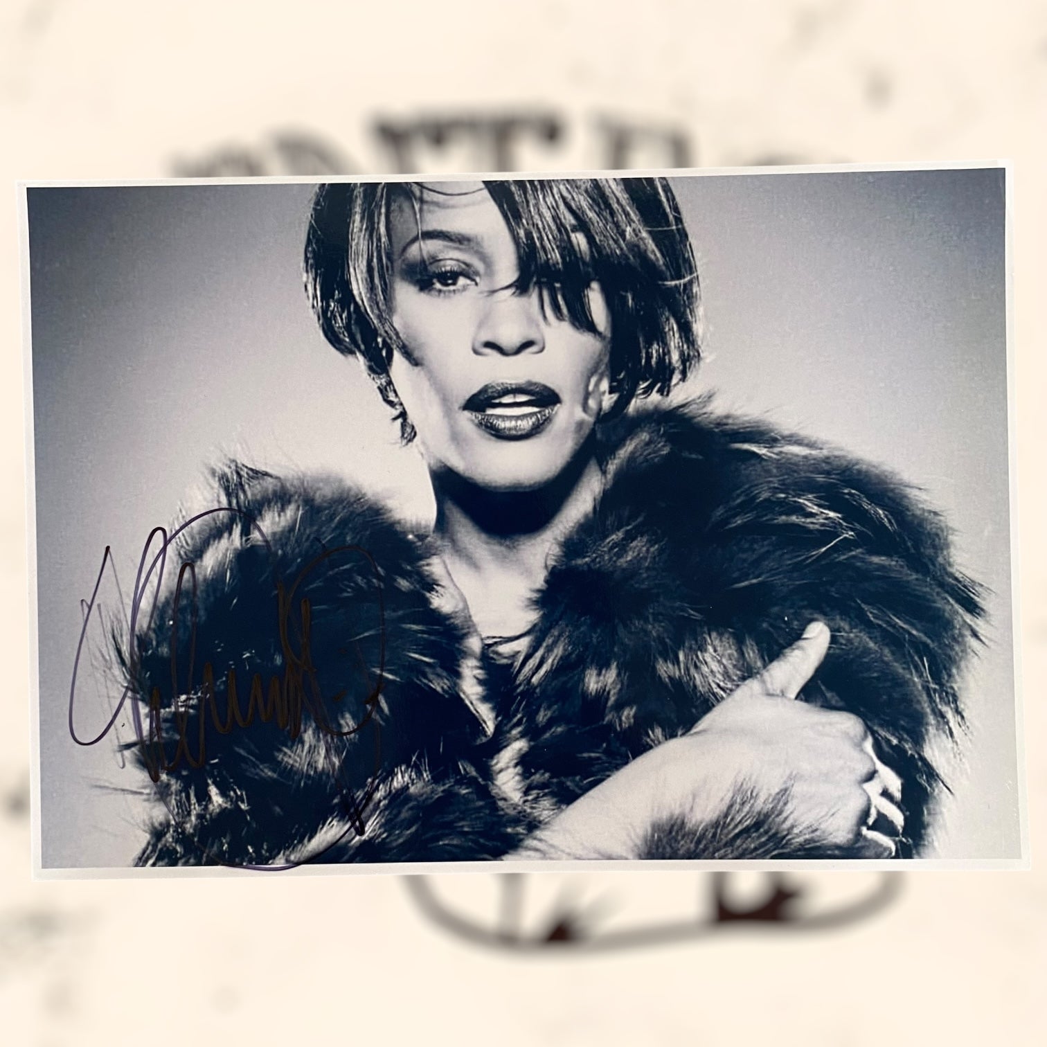 Fotografía firmada de Whitney Houston con certificado de autenticidad
