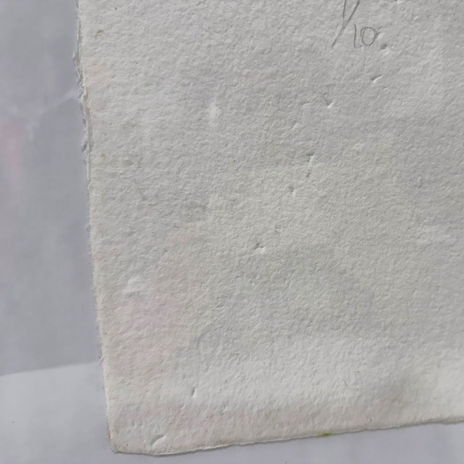 Pareja de grabados con aplicaciones textiles de CIR firmados y numerados a lápiz