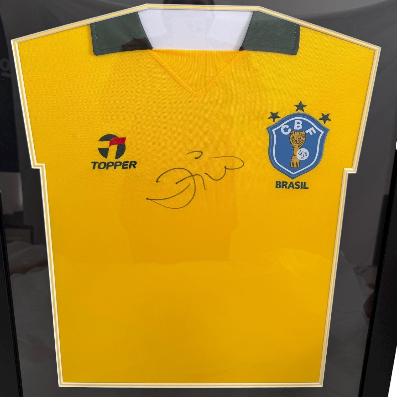 Camiseta de Brasil con autógrafo de Zico original certificado enmarcada