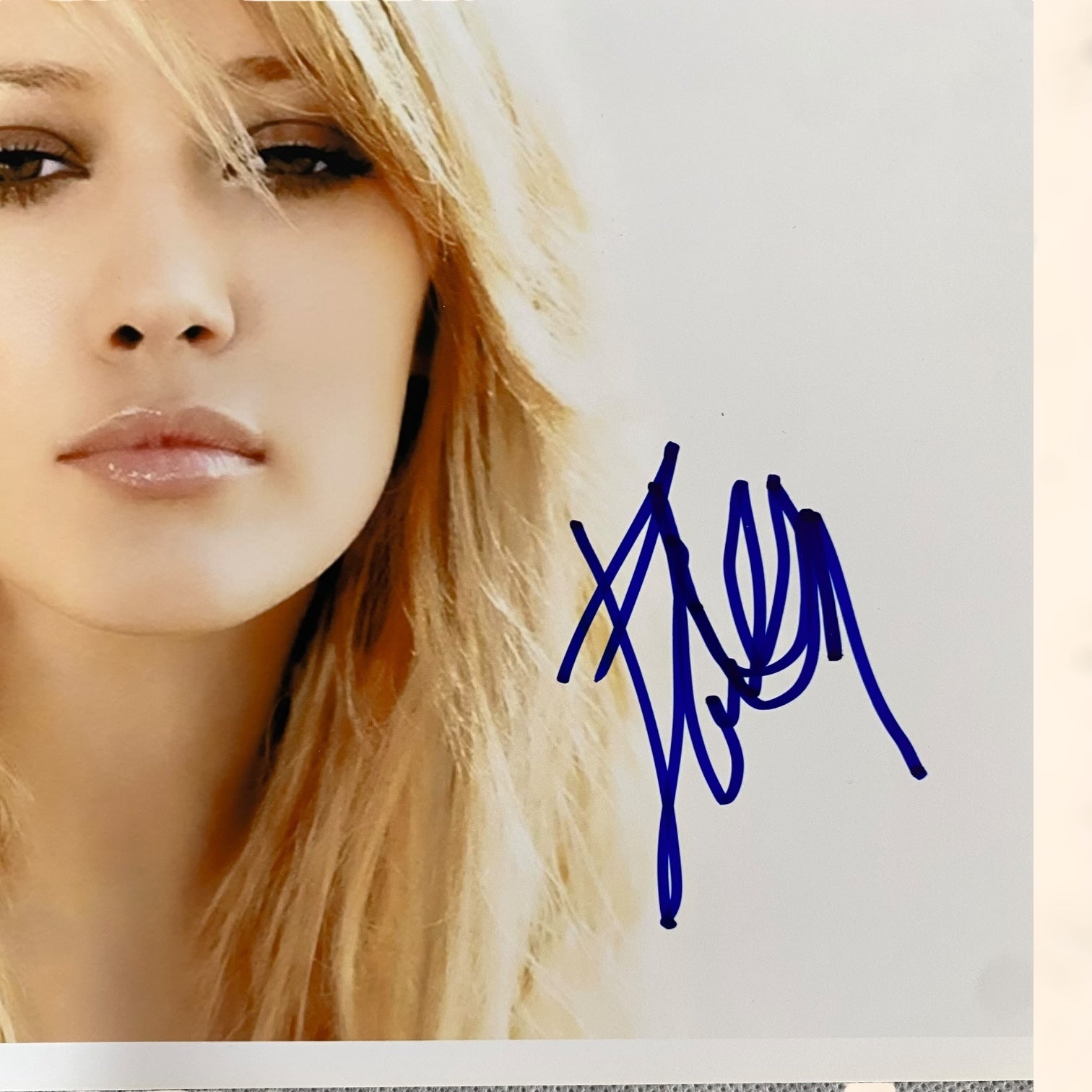 Fotografía de Hilary Duff con autógrafo original certificado