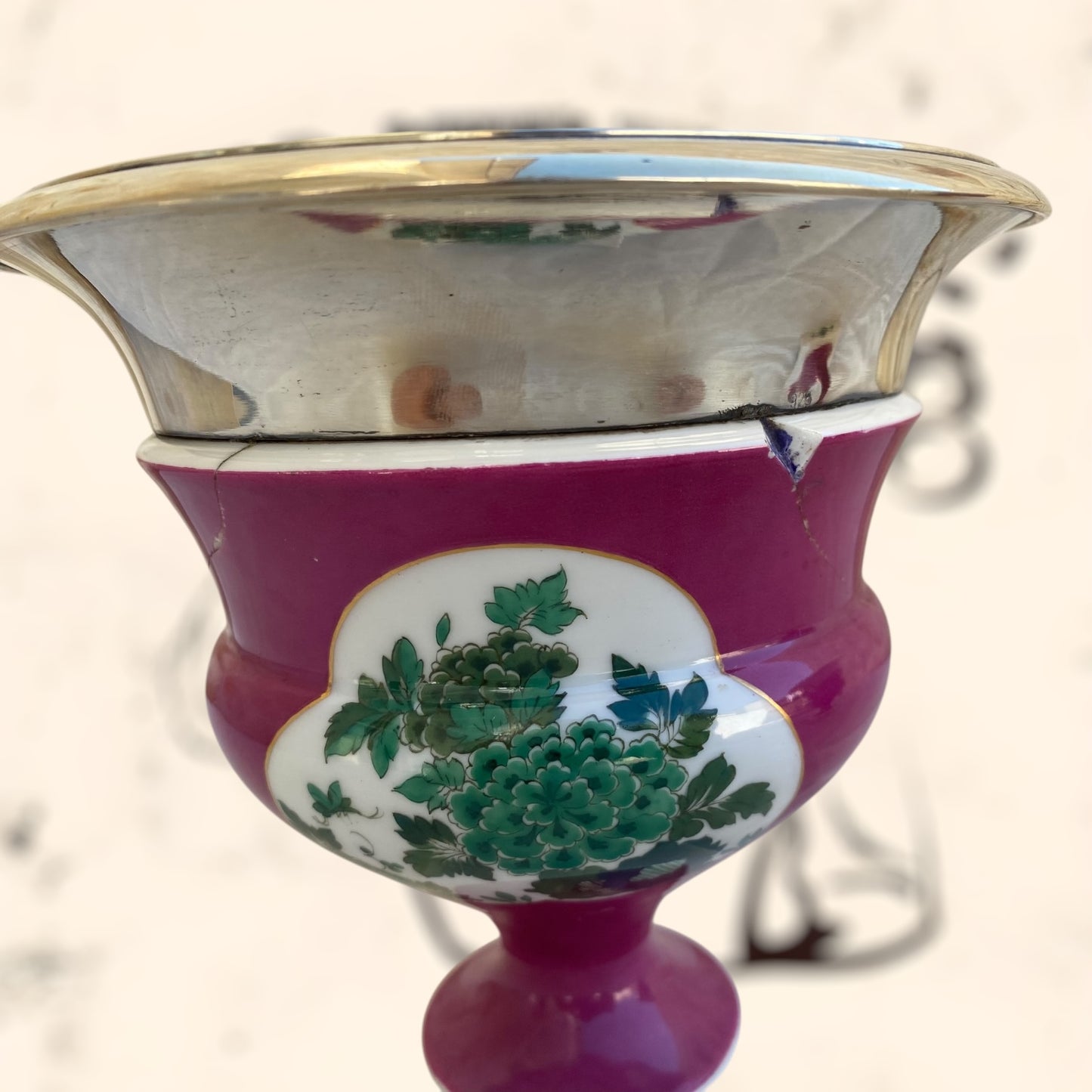 Pareja de floreros Meissen de plata y porcelana