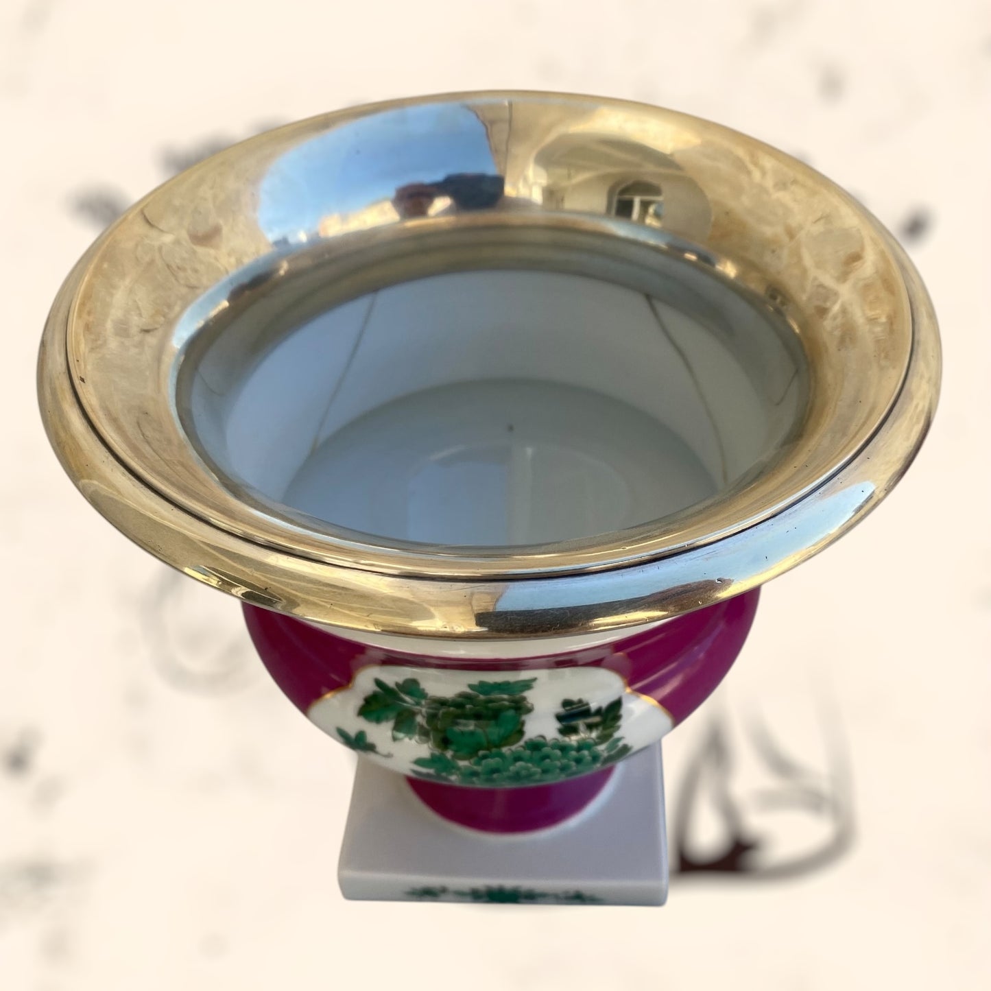 Pareja de floreros Meissen de plata y porcelana