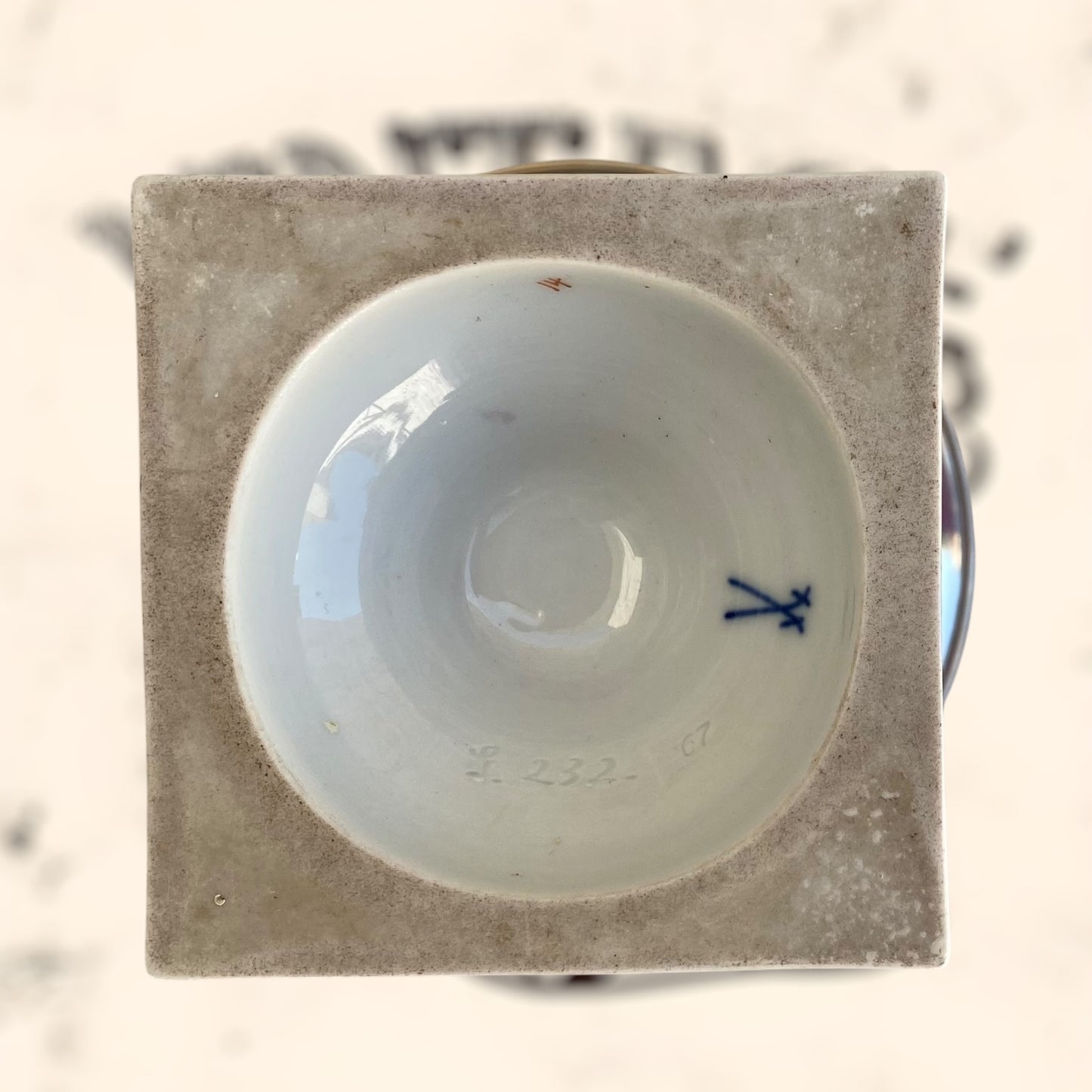 Pareja de floreros Meissen de plata y porcelana