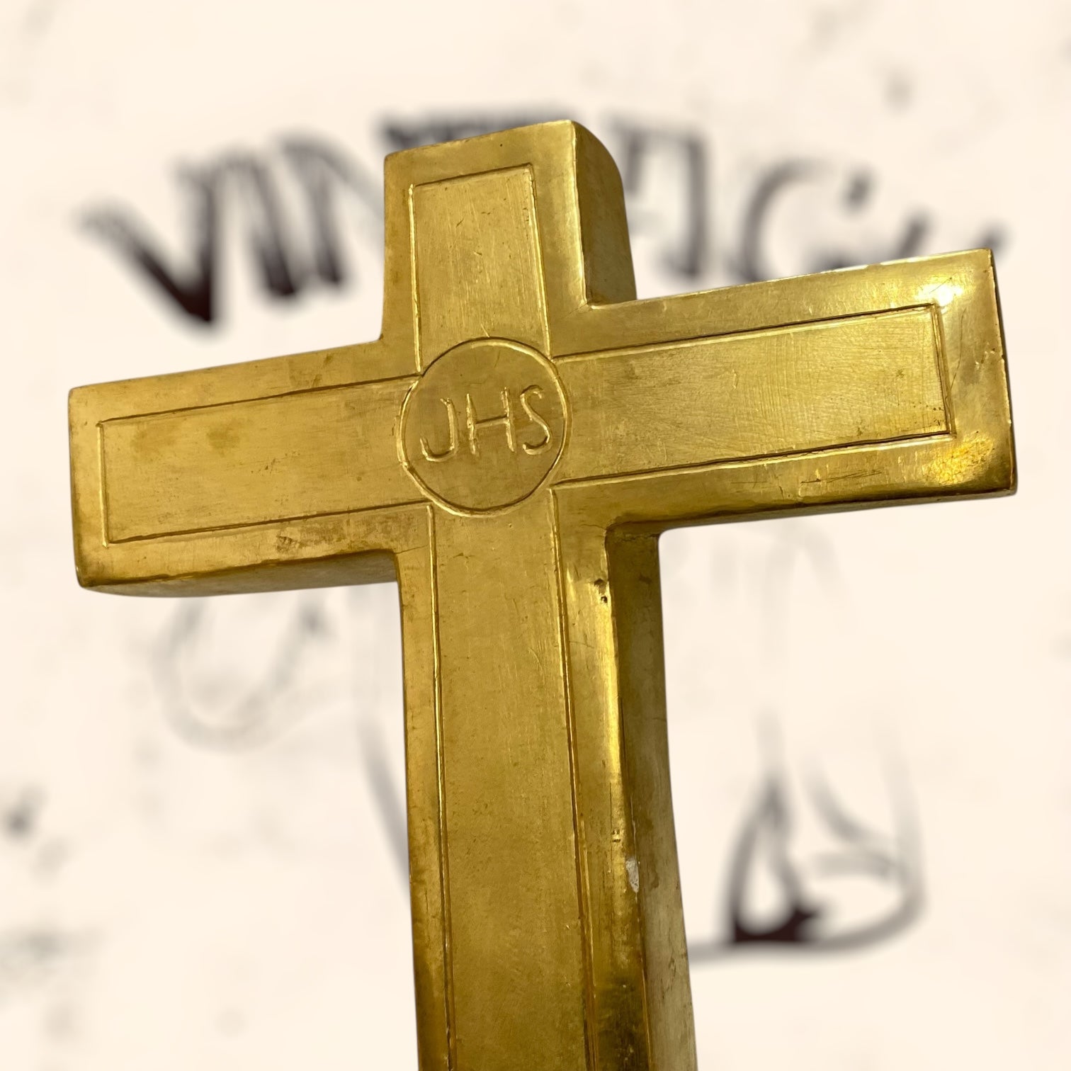 Cruz de madera acabada en pan de oro antigua