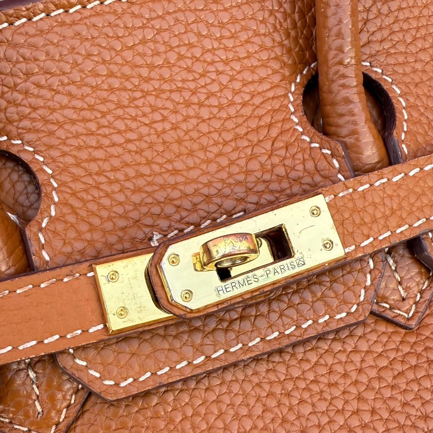 Bolso de piel marrón