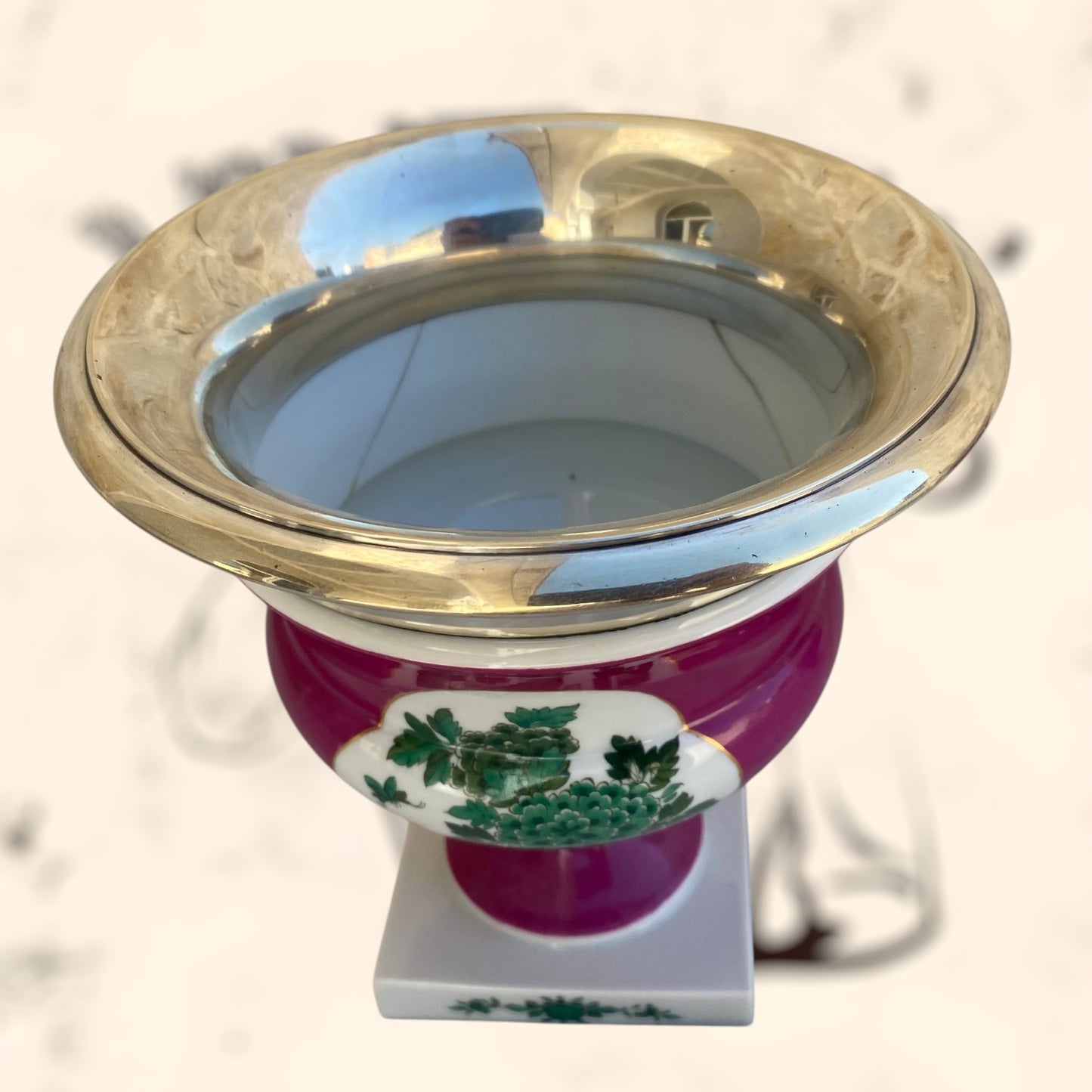 Pareja de floreros Meissen de plata y porcelana