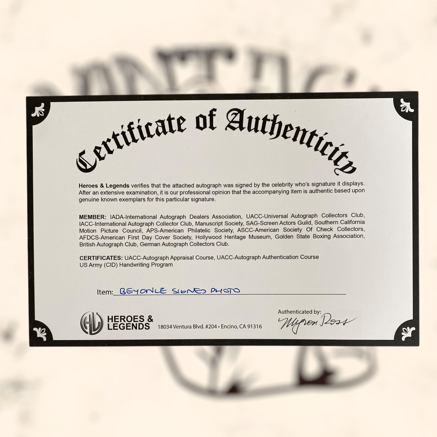 Cartel fotográfico de El Rey León con autógrafo de Beyoncé original certificado